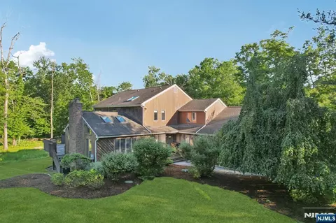 22 W Iron Latch, Saddle River, NJ 07458