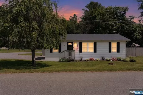 16 Clover Ln, Glenwood, NJ 07418