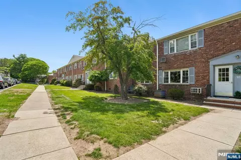 18 Wedgewood Dr #25, Verona, NJ 07044