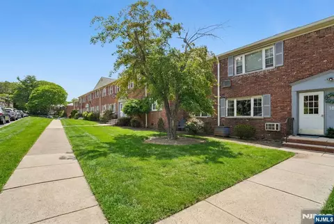 18 Wedgewood Dr #25, Verona, NJ 07044
