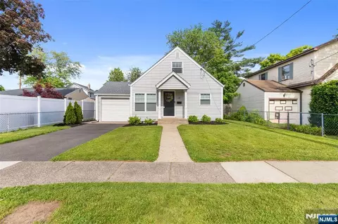 125 N 1st St, Bergenfield, NJ 07621