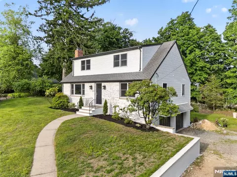 11 Franklin St, Mahwah, NJ 07430