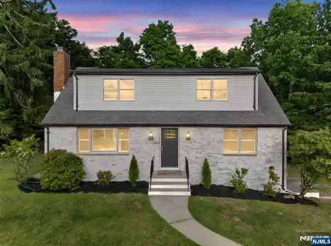 11 Franklin St, Mahwah, NJ 07430