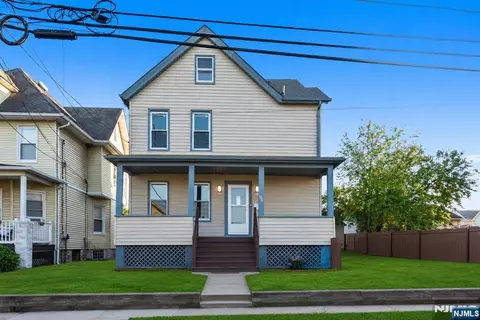 96 Washington St, Lodi, NJ 07644
