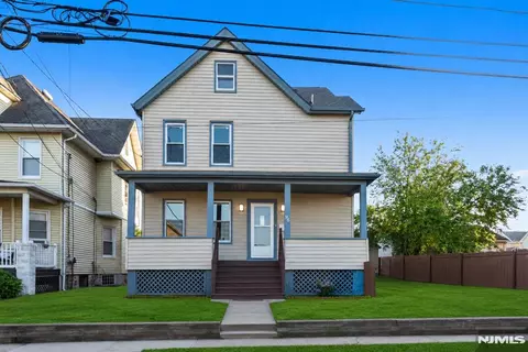 96 Washington St, Lodi, NJ 07644