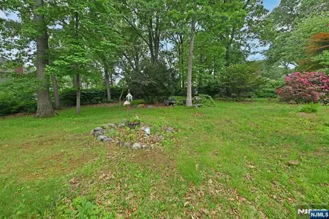 Exterior - 9 Lyncrest Dr, Paramus, NJ 07652 photo 4 of 8