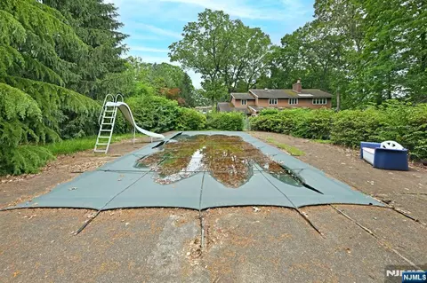 Exterior - 9 Lyncrest Dr, Paramus, NJ 07652 photo 7 of 8