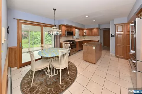Kitchen - 9 Lyncrest Dr, Paramus, NJ 07652 photo 1 of 2