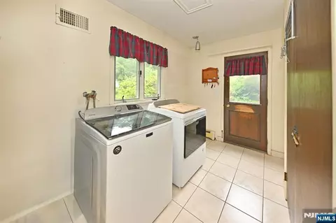 Other - 9 Lyncrest Dr, Paramus, NJ 07652 photo 6 of 17