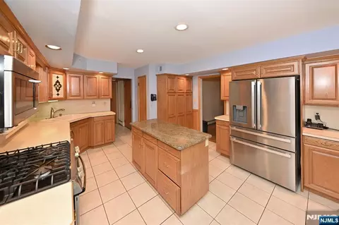 Kitchen - 9 Lyncrest Dr, Paramus, NJ 07652 photo 2 of 2