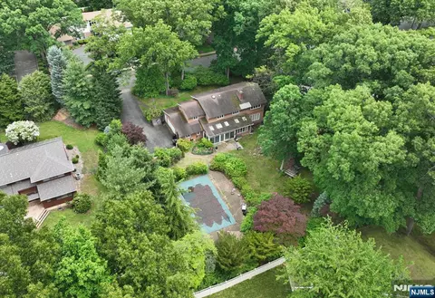 View/Area - 9 Lyncrest Dr, Paramus, NJ 07652 photo 2 of 5