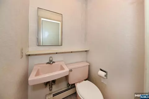 Bath - 9 Lyncrest Dr, Paramus, NJ 07652 photo 4 of 4