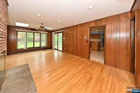 Living - 9 Lyncrest Dr, Paramus, NJ 07652 photo 4 of 6