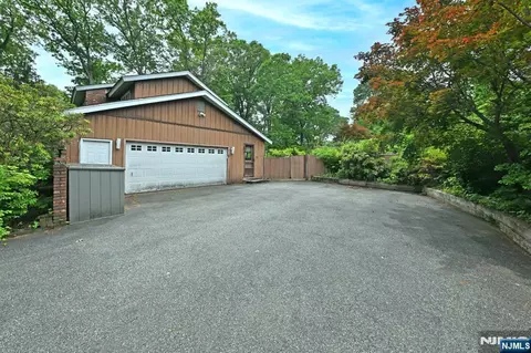 Other - 9 Lyncrest Dr, Paramus, NJ 07652 photo 2 of 17