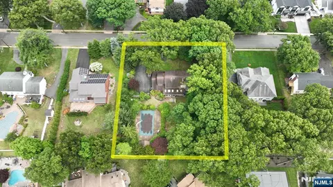 View/Area - 9 Lyncrest Dr, Paramus, NJ 07652 photo 3 of 5