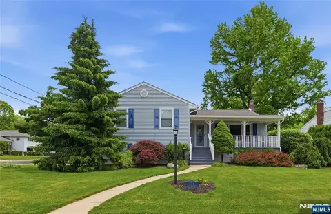 164 Gordon Ct, Oradell, NJ 07649