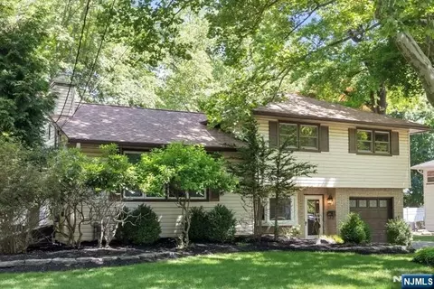 600 Sloat Pl, River Vale, NJ 07675