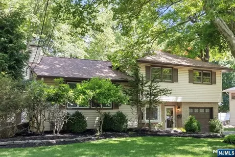 600 Sloat Pl, River Vale, NJ 07675