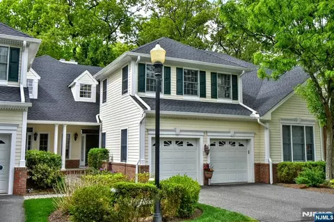 804 Fieldstone Ter, Wyckoff, NJ 07481