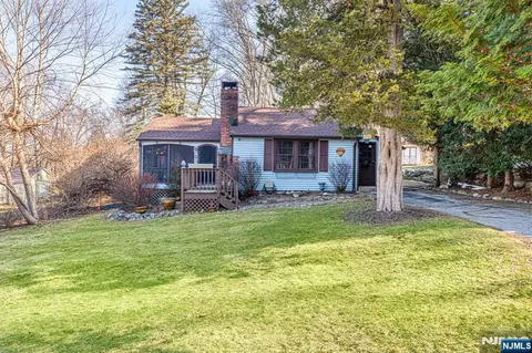 3 Hillspring Rd, Sparta, NJ 07871