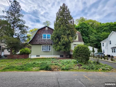 88 Columbus Ave, Harrington Park, NJ 07640
