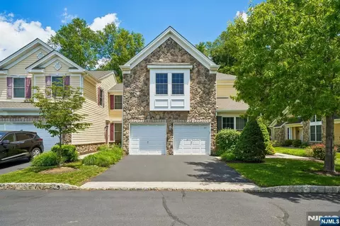 11 Hopkins Ct, Parsippany, NJ 07054
