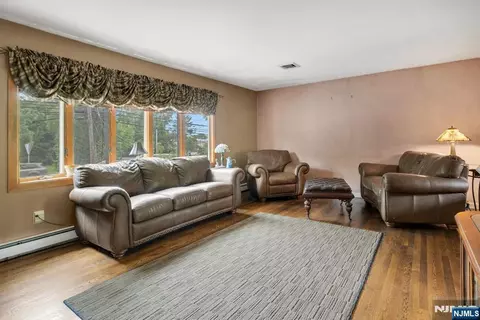 Living - 185 Ratzer Rd, Wayne, NJ 07470 photo 2 of 2