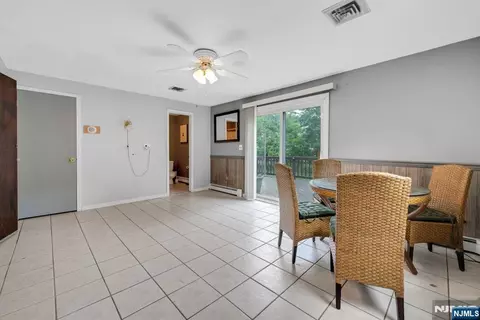 Dining - 185 Ratzer Rd, Wayne, NJ 07470 photo 2 of 5