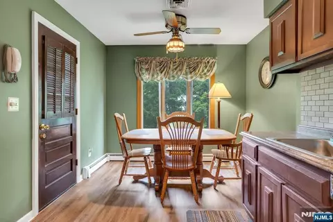 Dining - 185 Ratzer Rd, Wayne, NJ 07470 photo 5 of 5