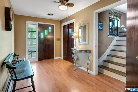 Entry Way - 185 Ratzer Rd, Wayne, NJ 07470 photo 2 of 3