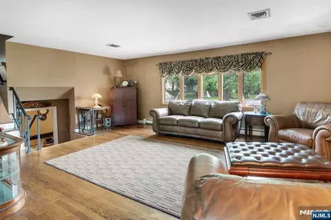 Living - 185 Ratzer Rd, Wayne, NJ 07470 photo 1 of 2
