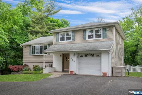 Exterior - 185 Ratzer Rd, Wayne, NJ 07470 photo 5 of 6