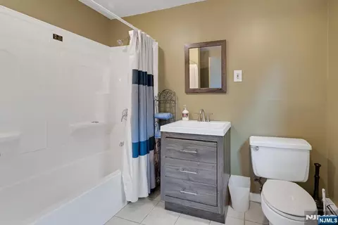 Bath - 185 Ratzer Rd, Wayne, NJ 07470 photo 1 of 3