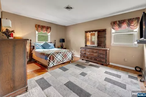 Bedroom - 185 Ratzer Rd, Wayne, NJ 07470 photo 2 of 4