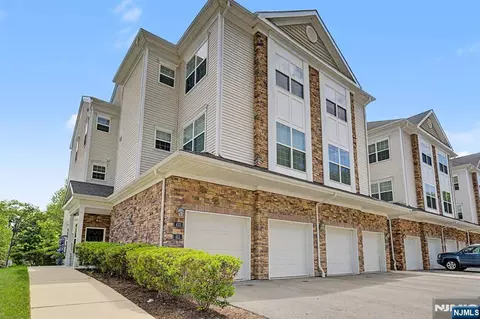 411 Parkview Ln, Rockaway, NJ 07866