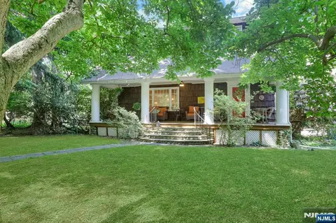 22 Crest Rd, Hillsdale, NJ 07642