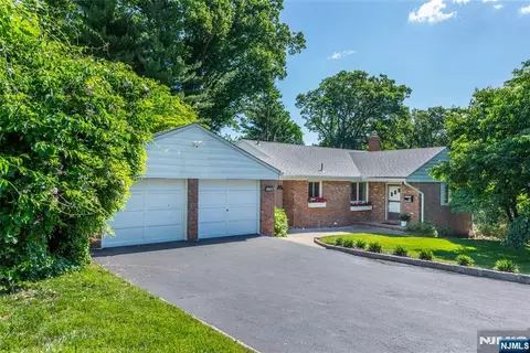110 Woodlawn Ave, Clifton, NJ 07013