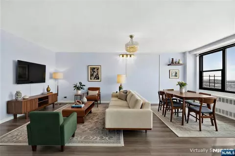 10 Huron Ave #8J, Jersey City, NJ 07306