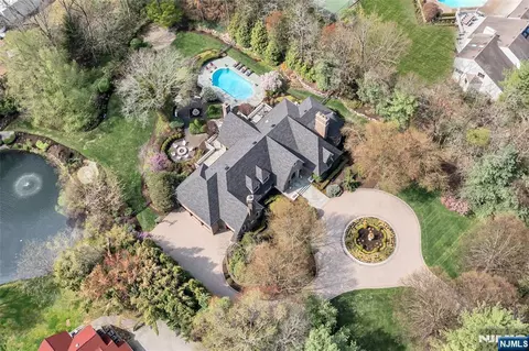 14 Eckert Farm Rd, Saddle River, NJ 07458