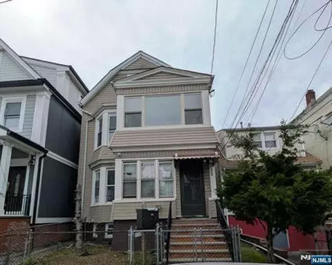 25 Maple Ave, Irvington, NJ 07111