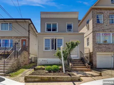 24 54th St, Bayonne, NJ 07002