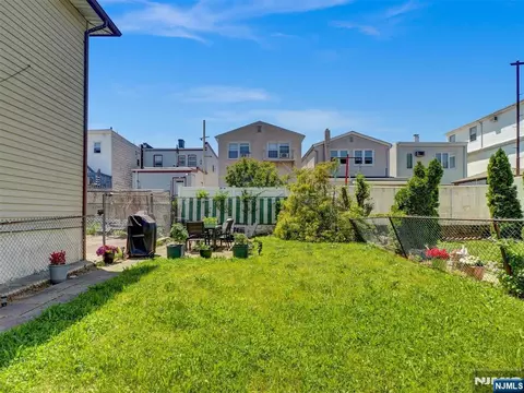 24 54th St, Bayonne, NJ 07002