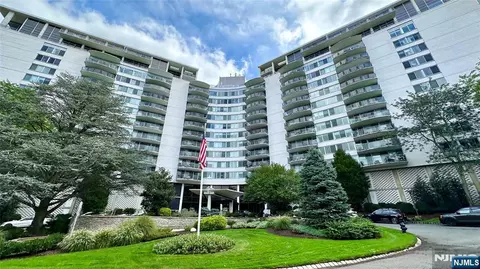 1 Claridge Dr #1000, Verona, NJ 07044