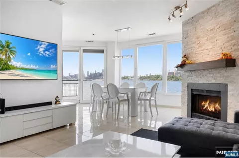 600 Harbor Blvd #928, Weehawken, NJ 07086