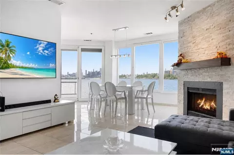 600 Harbor Blvd #928, Weehawken, NJ 07086