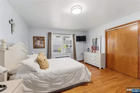 Bedroom - 72 Clarendon Pl, Hackensack, NJ 07601 photo 5 of 6