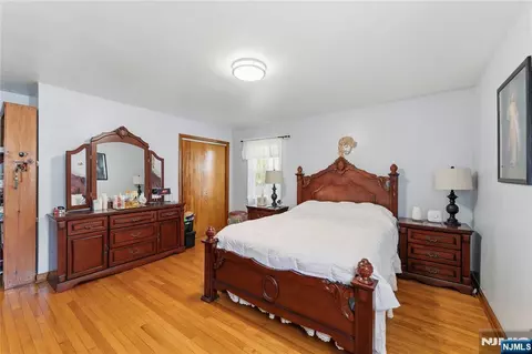 Bedroom - 72 Clarendon Pl, Hackensack, NJ 07601 photo 3 of 6