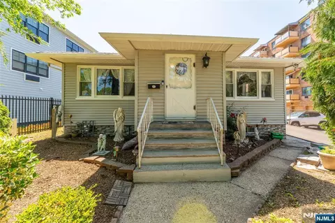 72 Clarendon Pl, Hackensack, NJ 07601