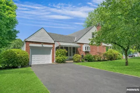 389 Bergen Blvd, Oradell, NJ 07649