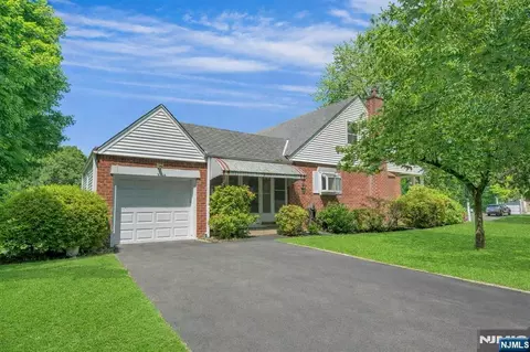 389 Bergen Blvd, Oradell, NJ 07649